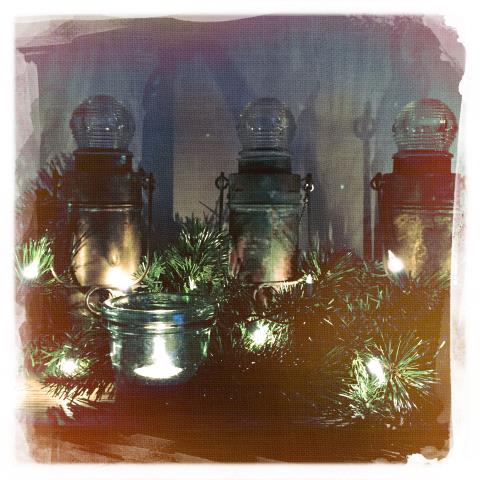 A Surprise Every Day:  Shaking Up December With Hipstamatic (week&nbsp;2)